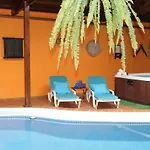 Villa Tinajas Triquivijate