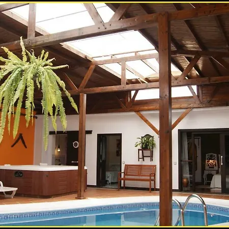 Tinajas * Triquivijate